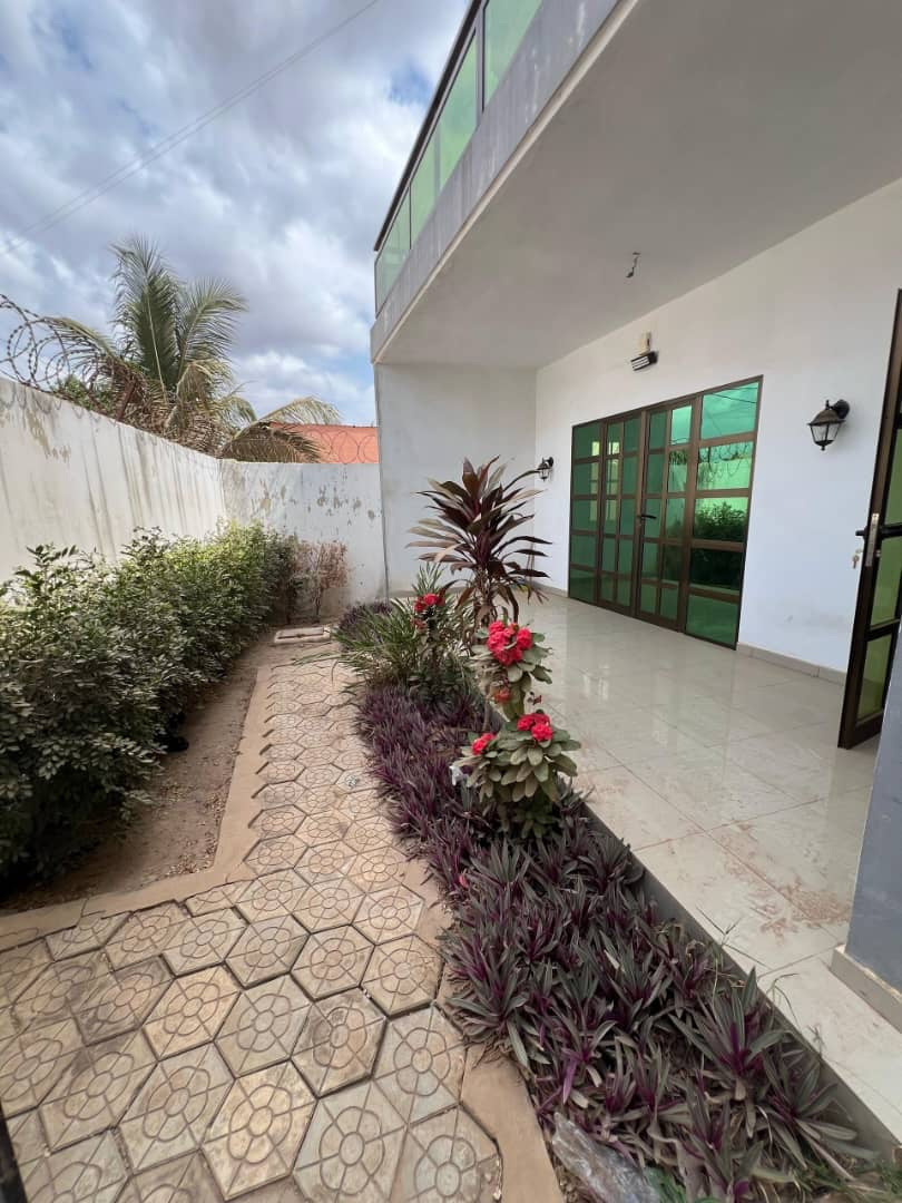 UNE VILLA À VENDRE À ZANGUÉRA KLIKAMÉ – 3 PIÈCES + 2 SALONS