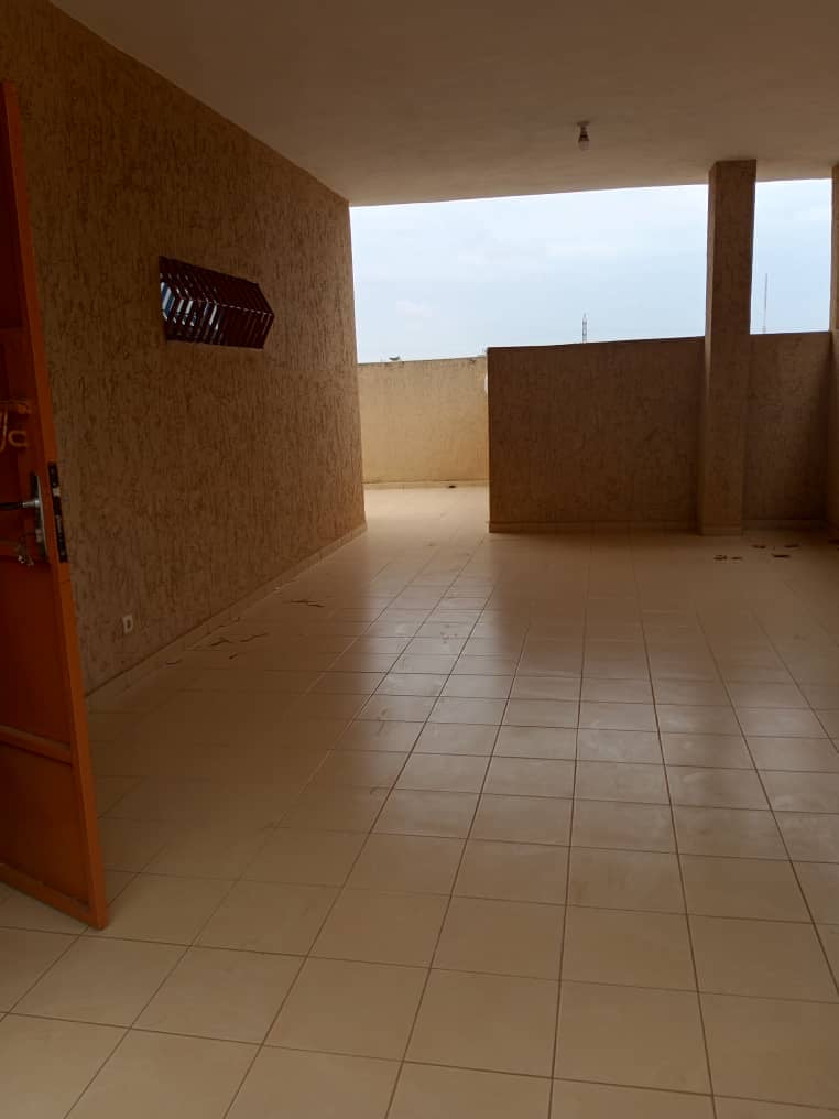 À LOUER – APPARTEMENT POUR BUREAU À LOMÉ - AGBALÉPÉDOGAN