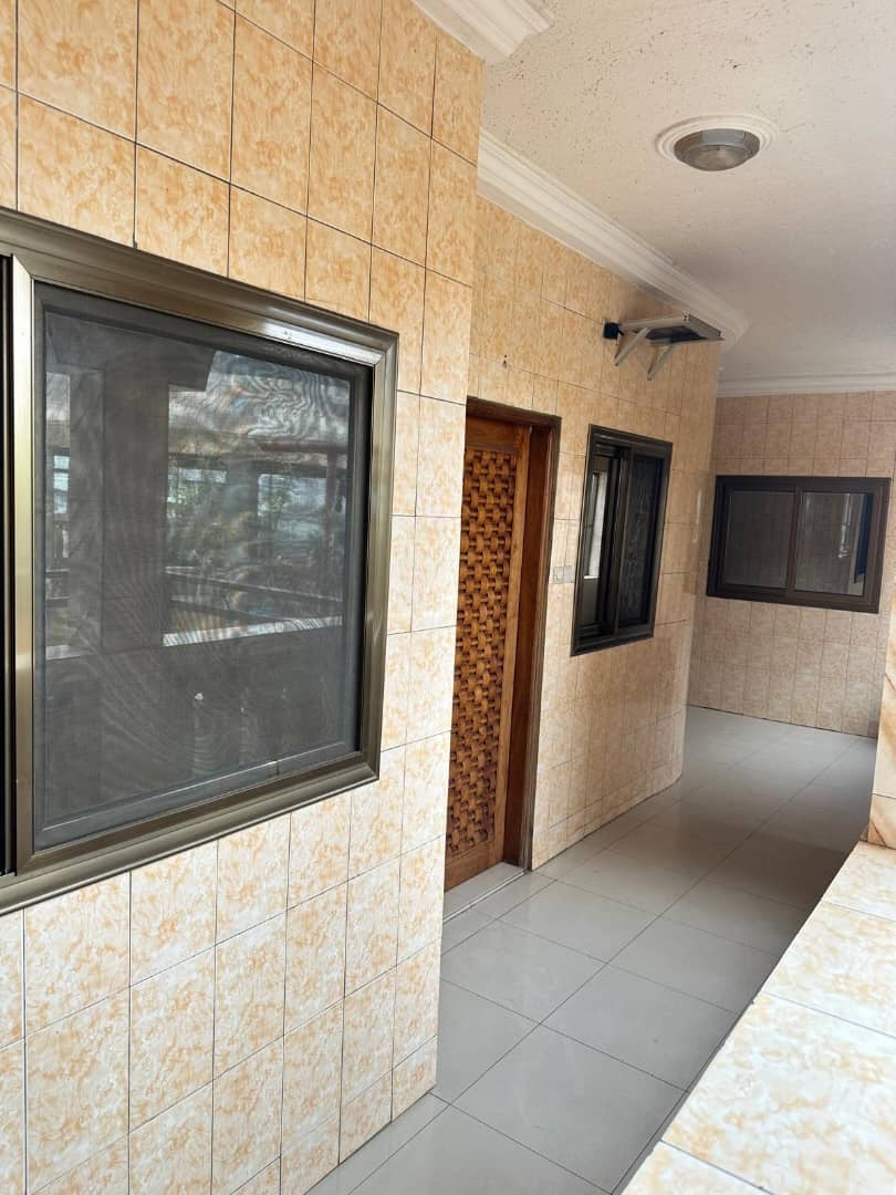 ADAMAVO – VILLA 15 PIÈCES À VENDRE