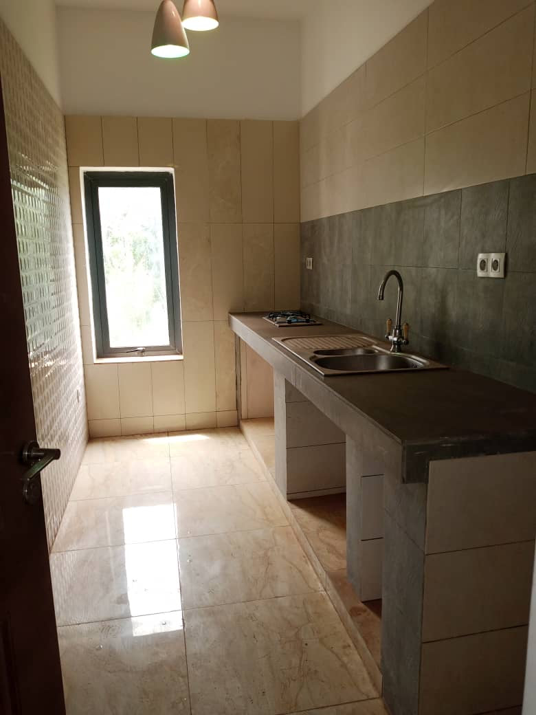 VILLA DE 11 PIÈCES À LOUER À ADIDOGOMÉ – IDÉALE POUR HABITATION OU SIÈGE D’ENTREPRISE