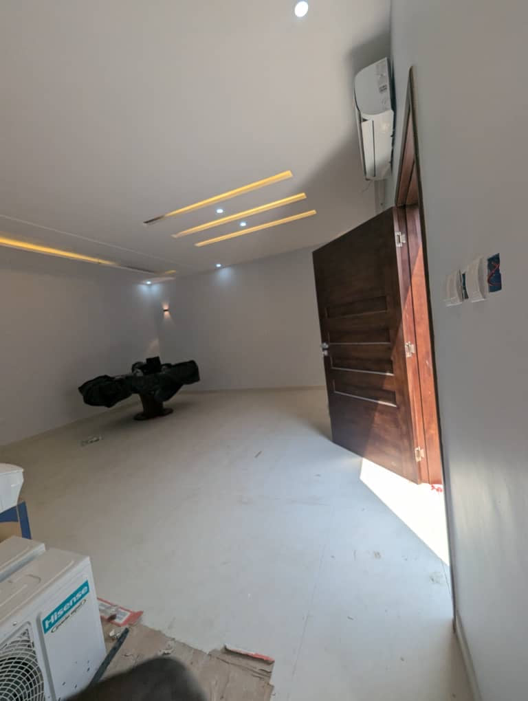 À VENDRE – VILLA 4 PIÈCES (3 CHAMBRES + SALON) AVEC TITRE FONCIER DANS LA CITÉ BAGUIDA – 105 MILLIONS FCFA