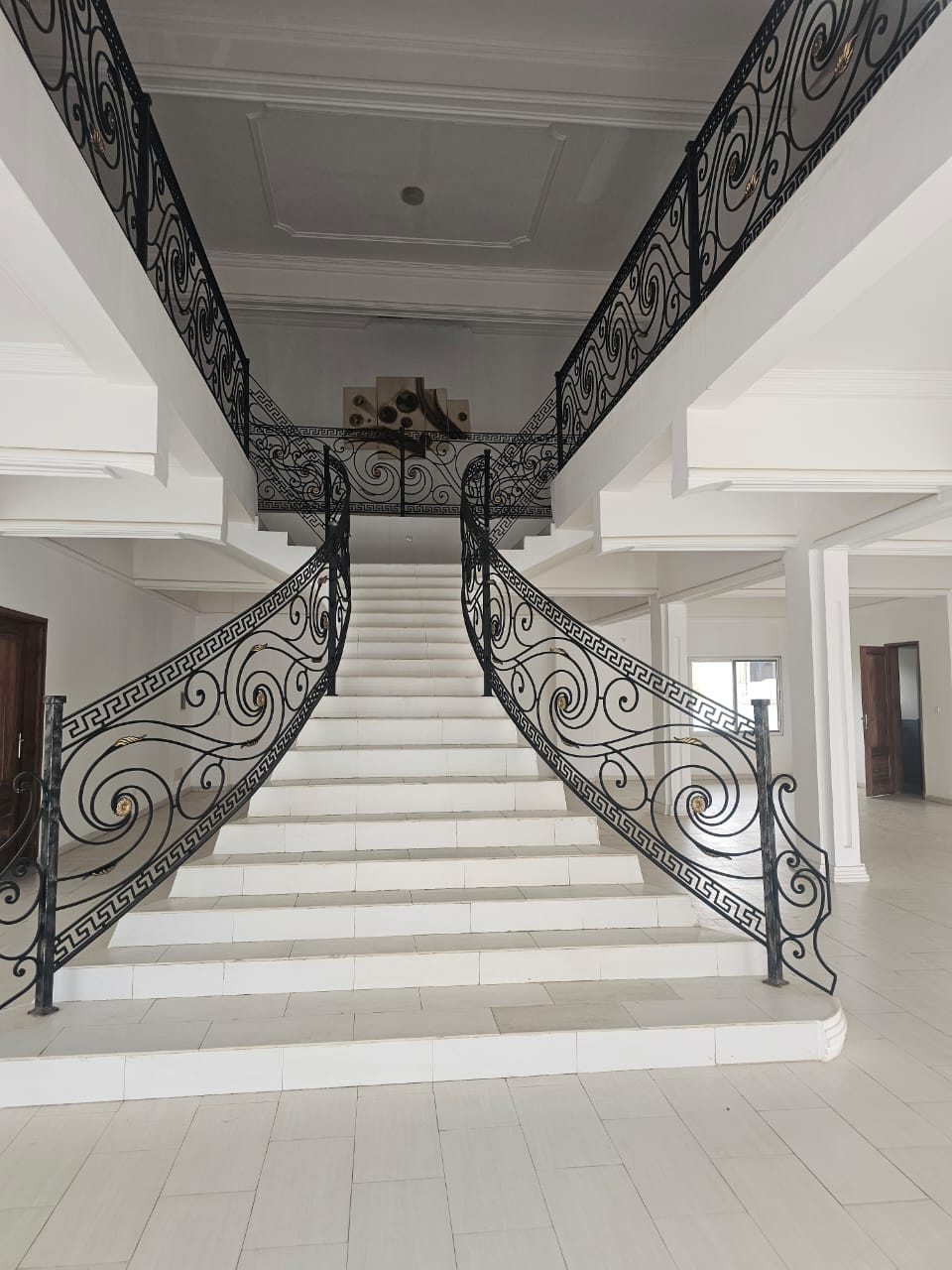 À VENDRE – Villa 13 pièces avec piscine et rooftop à Kpogan Agodéké | 3600 m² (6 lots) | 650 millions FCFA