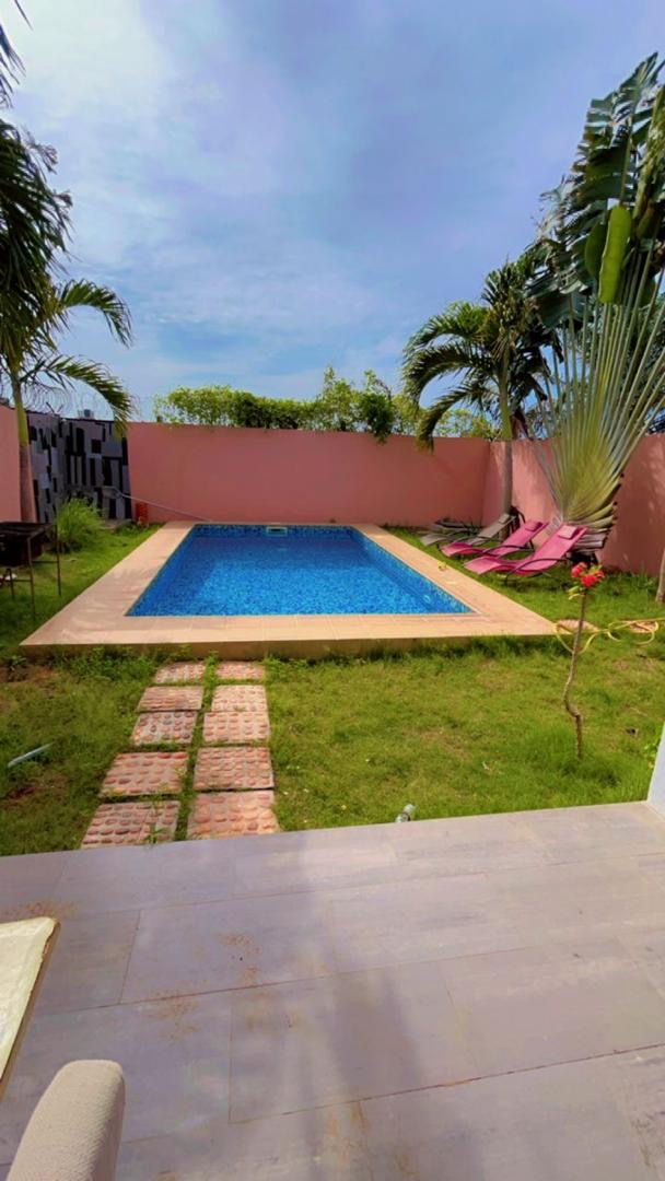 VILLA 6 PIÈCES AVEC PISCINE À VENDRE À ZANGUÉRA – 1/2 LOT – NON LOIN DE MACO