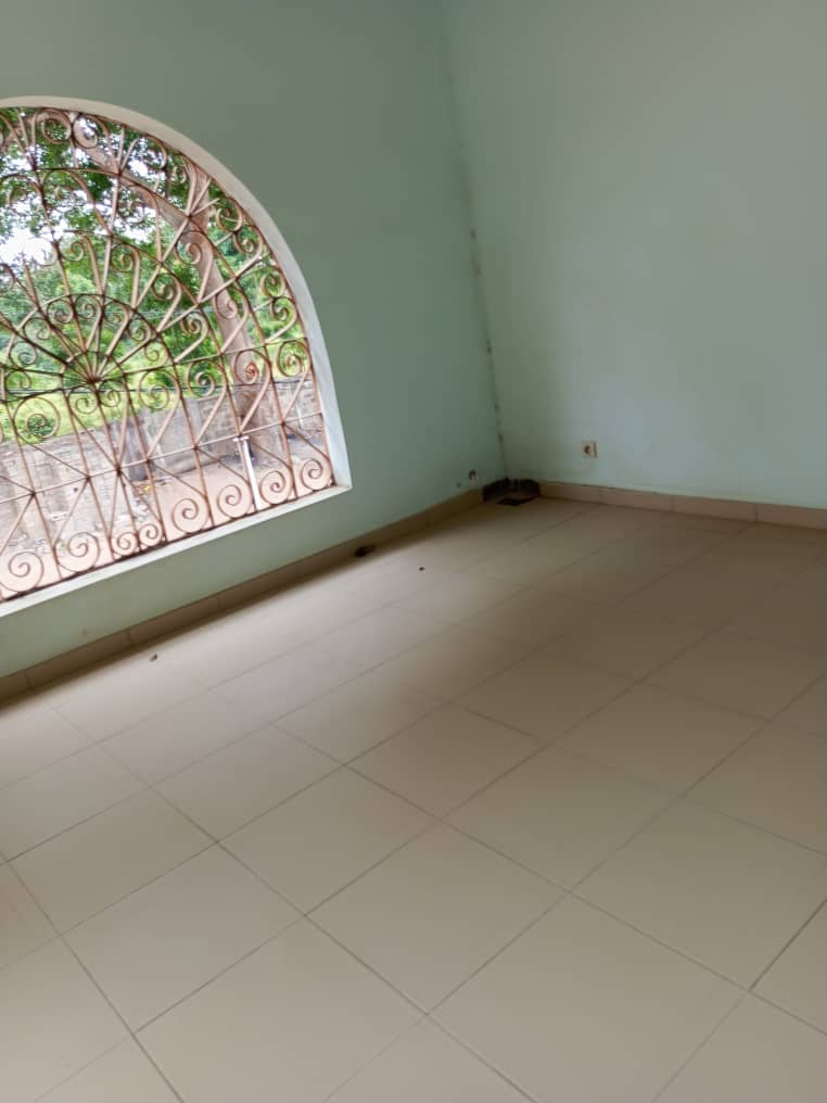 À LOUER – APPARTEMENT POUR BUREAU À LOMÉ - AGBALÉPÉDOGAN
