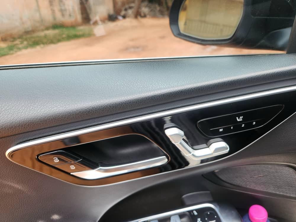 MERCEDES-BENZ C300 2023 – 4 CYLINDRES, FULL OPTIONS, ÉCRAN MULTIMÉDIA, CAMÉRA DE RECUL