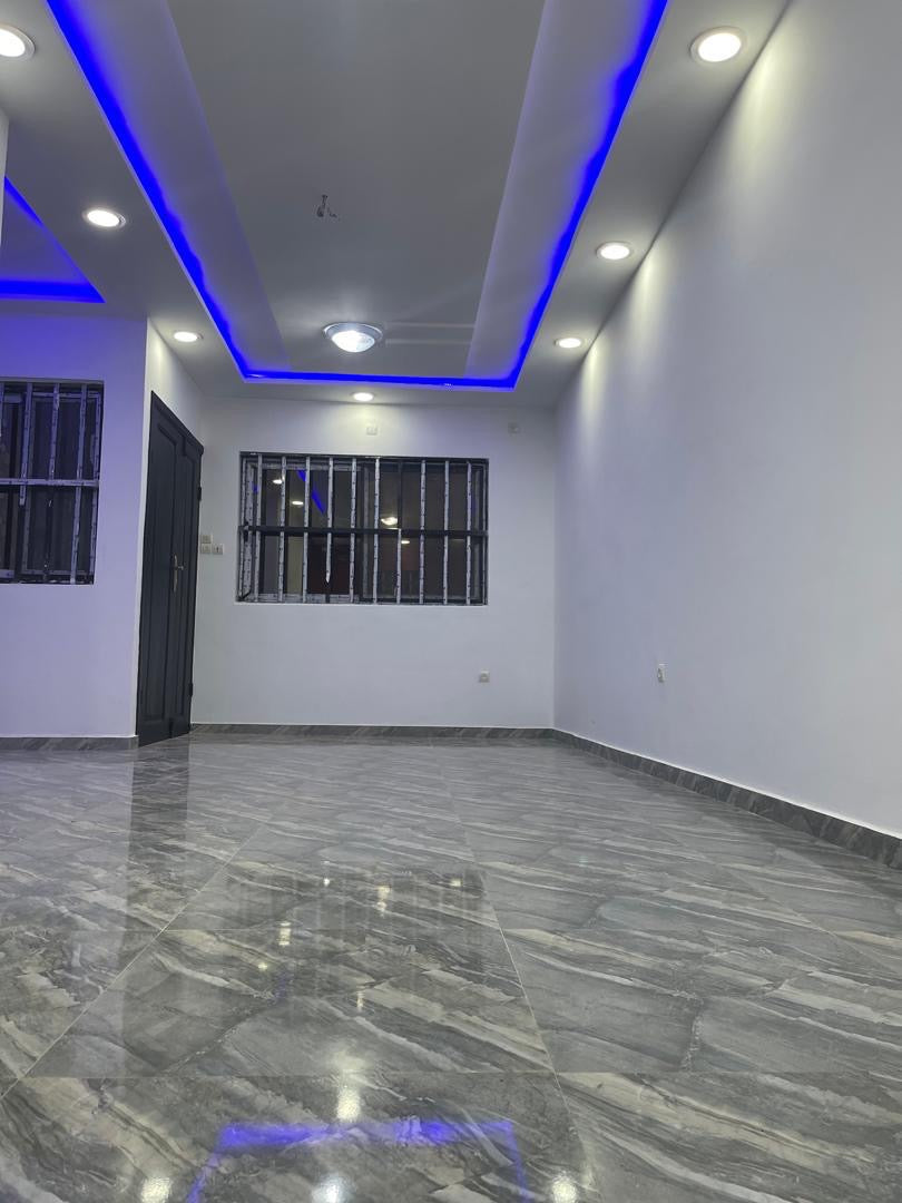 VILLA TRIPLEX DE 6 PIÈCES À VENDRE À AGOÈ BERNA-KOPÉ – 25 MILLIONS FCFA