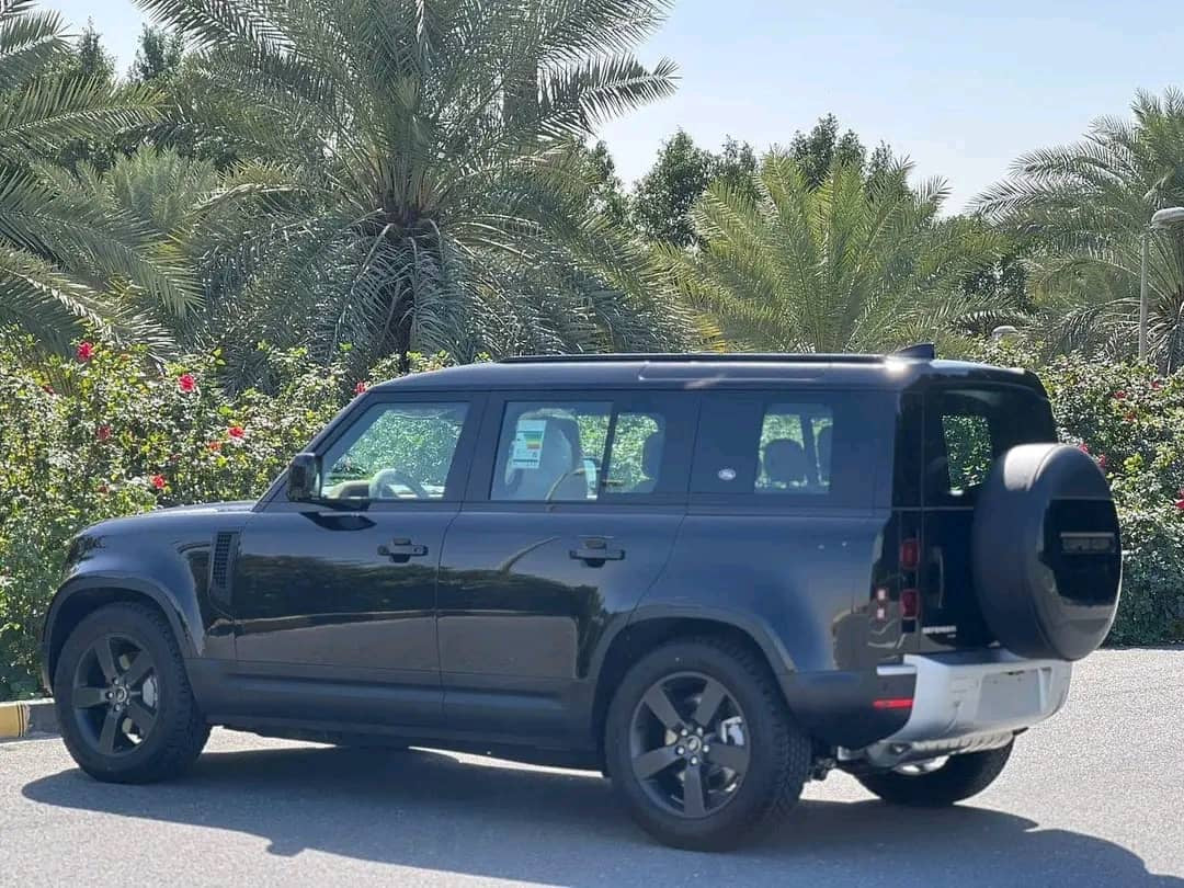 LAND ROVER DEFENDER 2024