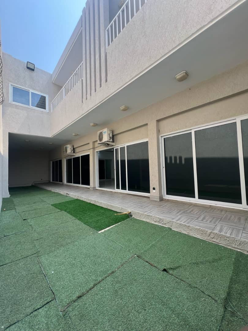 VILLA 8 PIÈCES À VENDRE À LOMÉ - BAGUIDA, CÔTÉ PLAGE