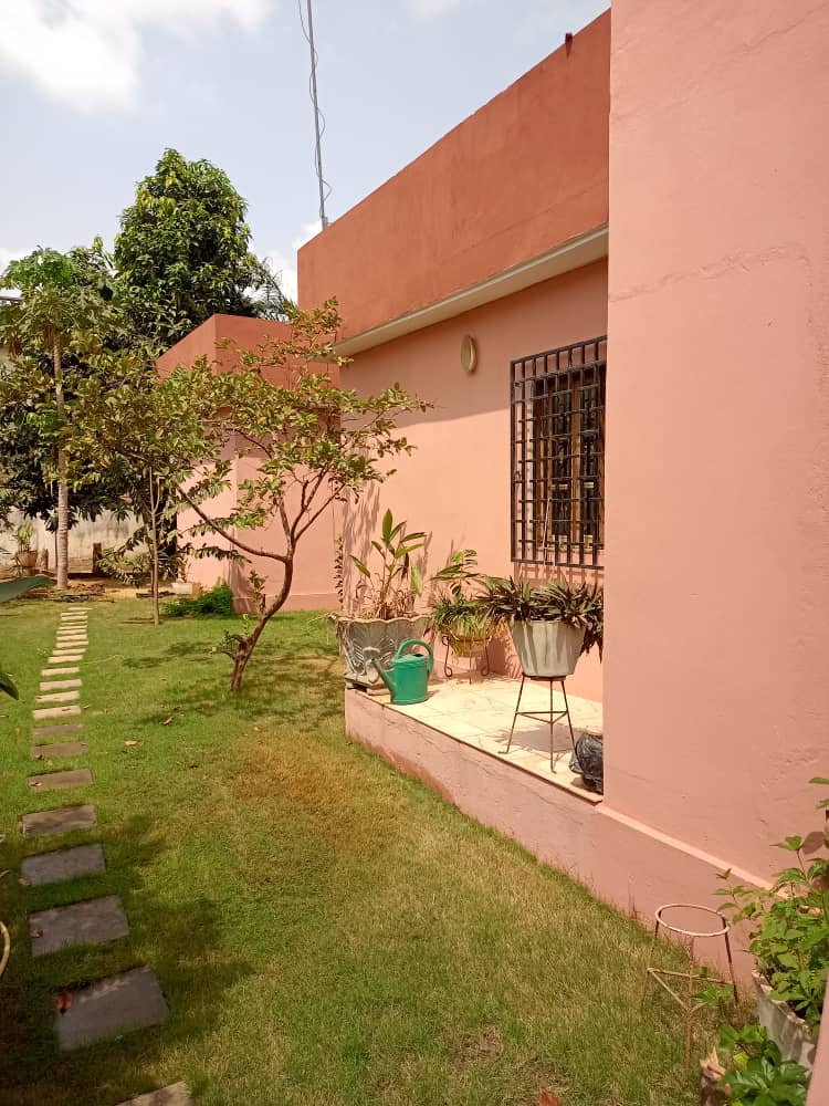À VENDRE – VILLA DALLÉE 3 CHAMBRES SUR 1 LOT À WONYOMÉ (75 MILLIONS)