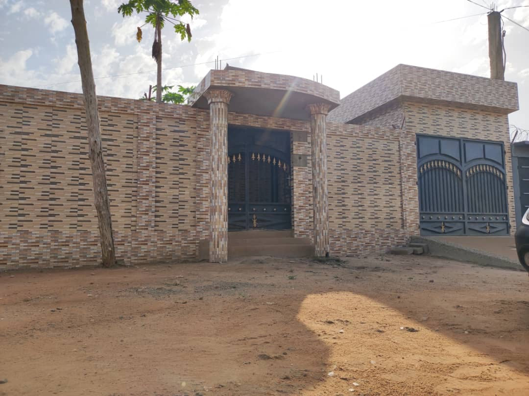 UNE VILLA INACHEVÉE À VENDRE À LOMÉ - ZANGUÉRA – 4 CHAMBRES SUR 3/4 DE LOT