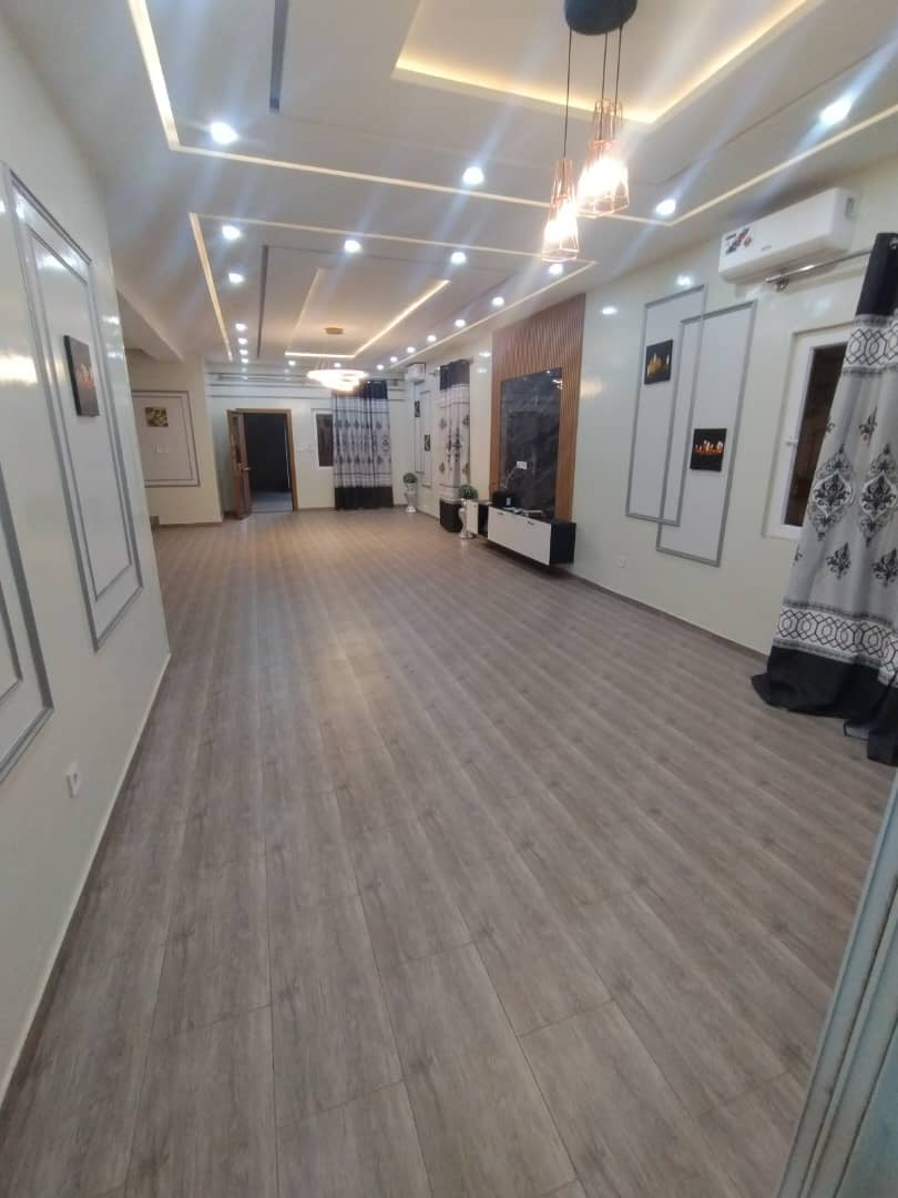 À LOUER – VILLA DUPLEX DE 6 PIÈCES | AGOÈ 2 LIONS | 700.000 F/MOIS