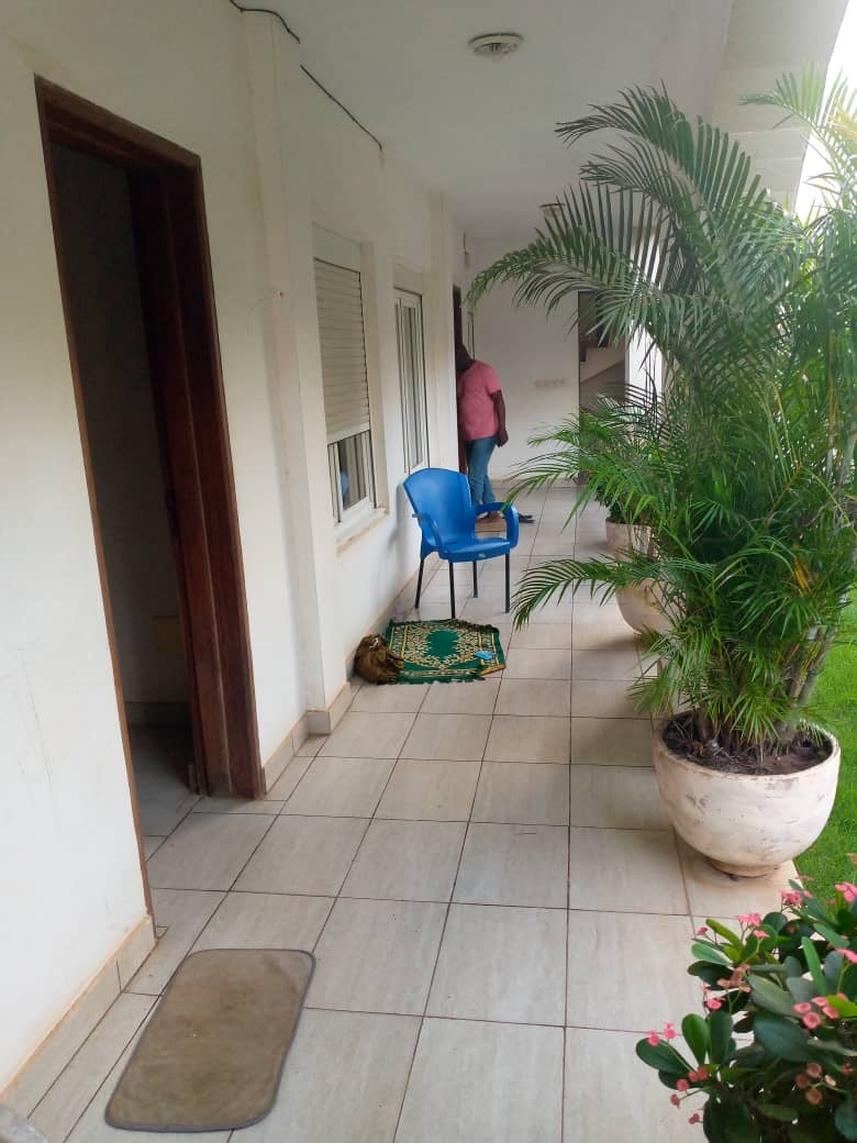 VILLA 7 PIÈCES AVEC PISCINE À VENDRE À AGOÈ CARREFOUR BLEU – 600 m²