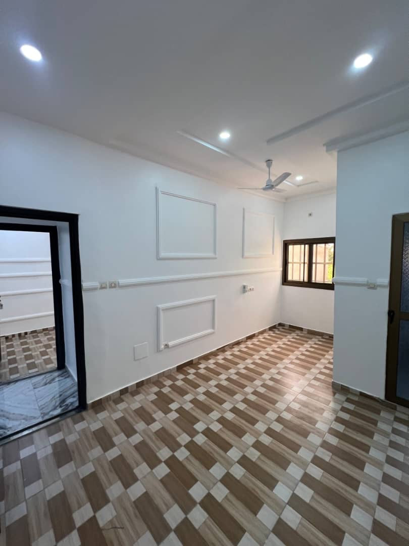 VILLA 6 PIÈCES À VENDRE À ZANGUÉRA KLÉMÉ – 300m²