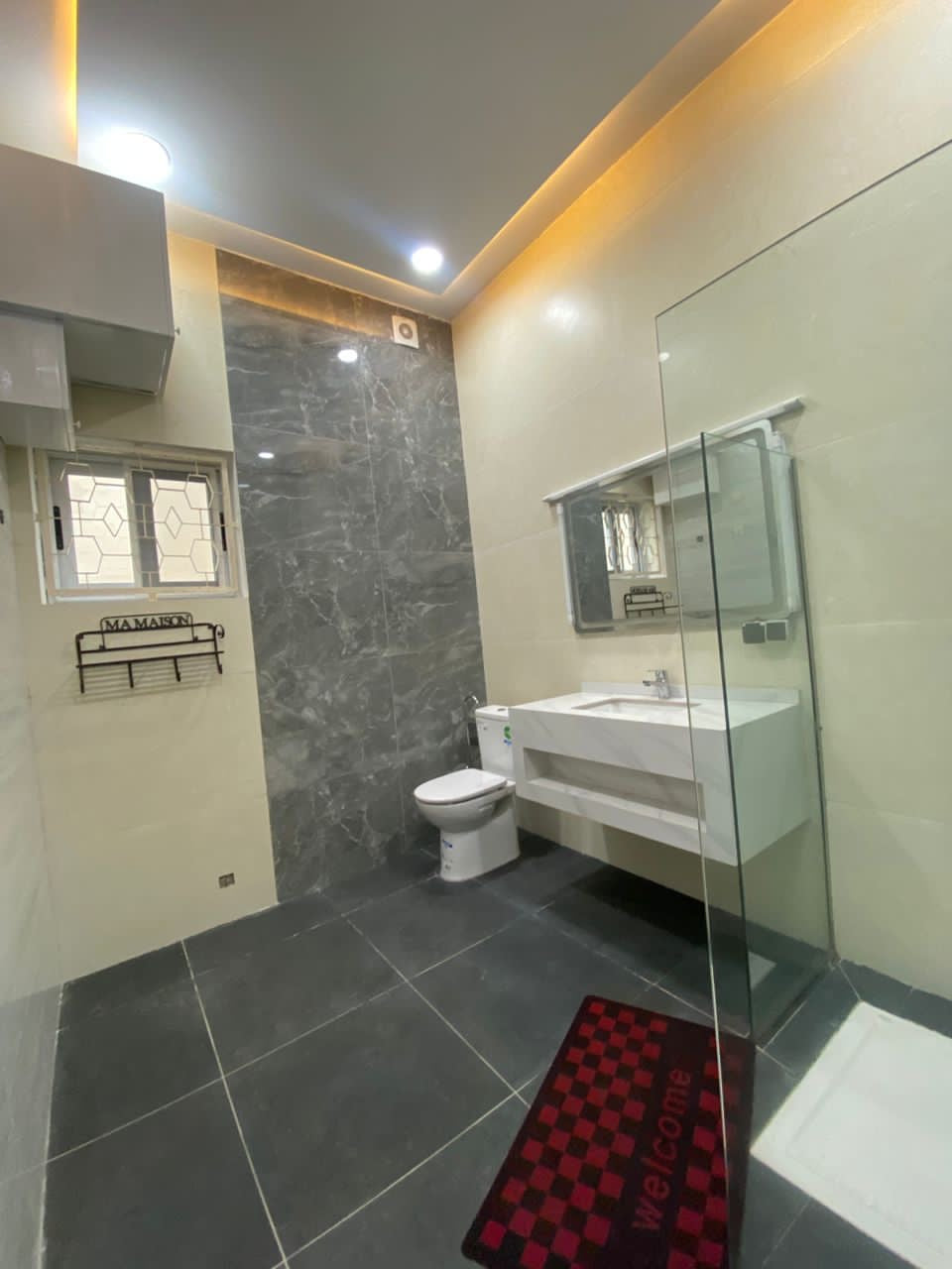 LOUER UNE VILLA AVEC PISCINE, NOUVELLE CONSTRUCTION AGBALEPEDO - 7 PIÈCES
