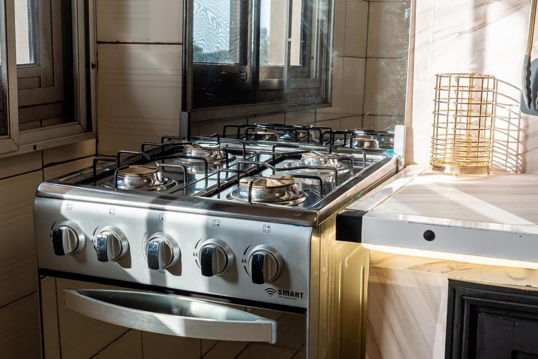 À LOUER – Appartement meublé 2 pièces à Baguida, au bord de la Nationale N°2 | Wi-Fi, Canal+, sécurité | 400.000 FCFA/mois