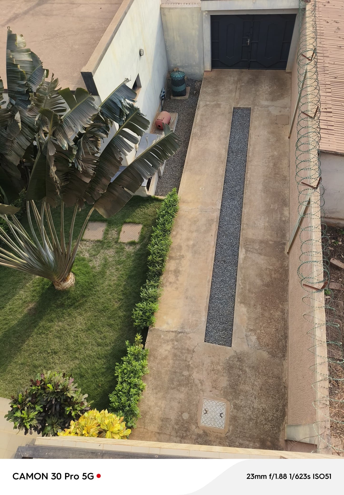 RÉSIDENCE 8 PIÈCES À VENDRE AVEC LES MEUBLES À AGOÈ ASSIYEYÉ – 602 m²