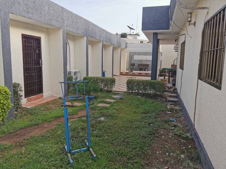 À VENDRE – Villa de 8 Pièces à Casablanca (50m du goudron) | 175.000.000 FCFA