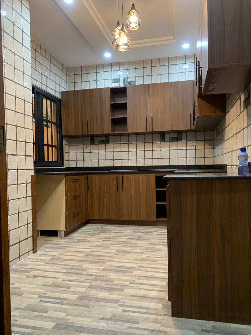 À VENDRE – Villa duplex 8 pièces à Agoè Telessou | 300 m² | Titre foncier | 200 millions FCFA