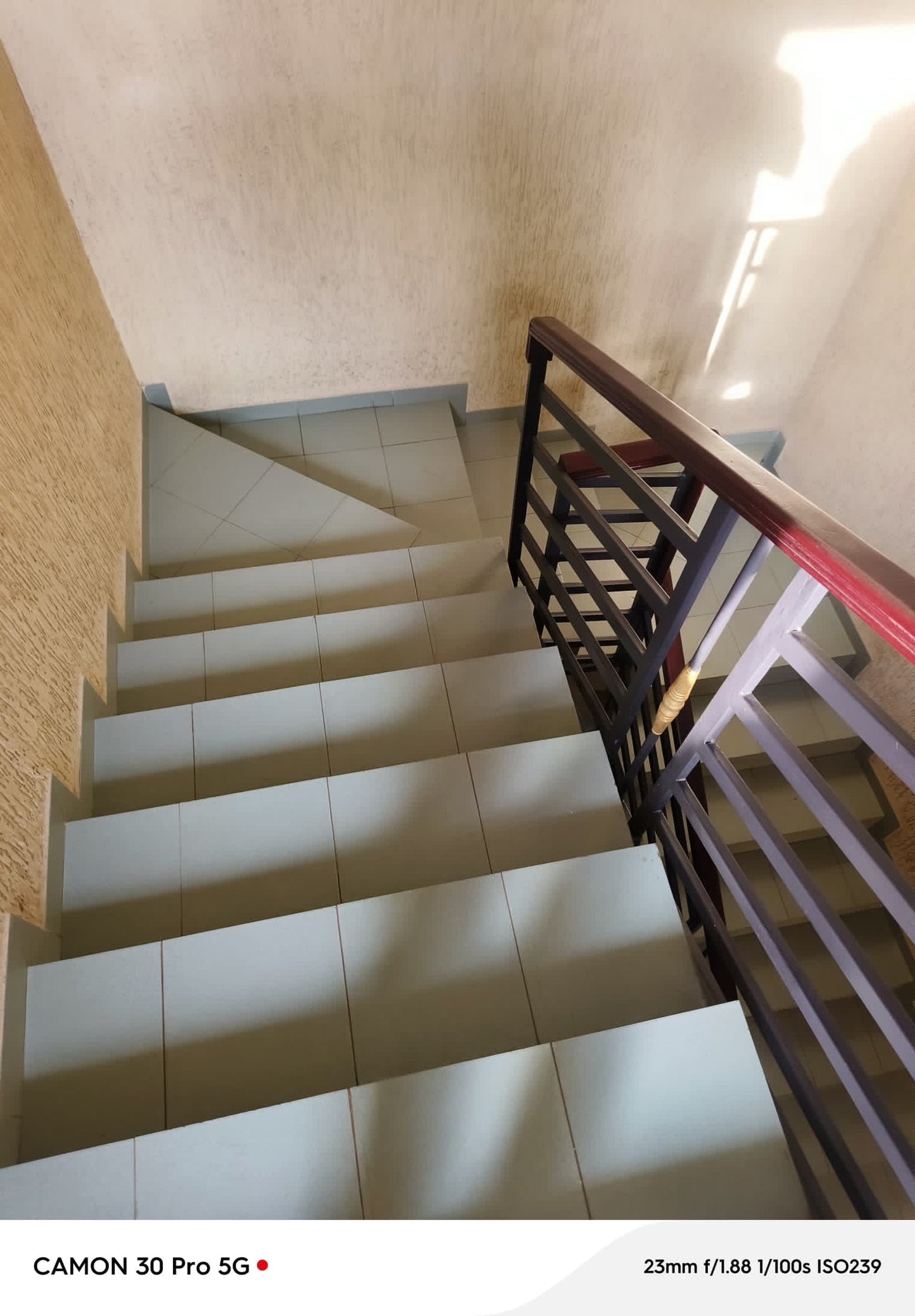 RÉSIDENCE 8 PIÈCES À VENDRE AVEC LES MEUBLES À AGOÈ ASSIYEYÉ – 602 m²