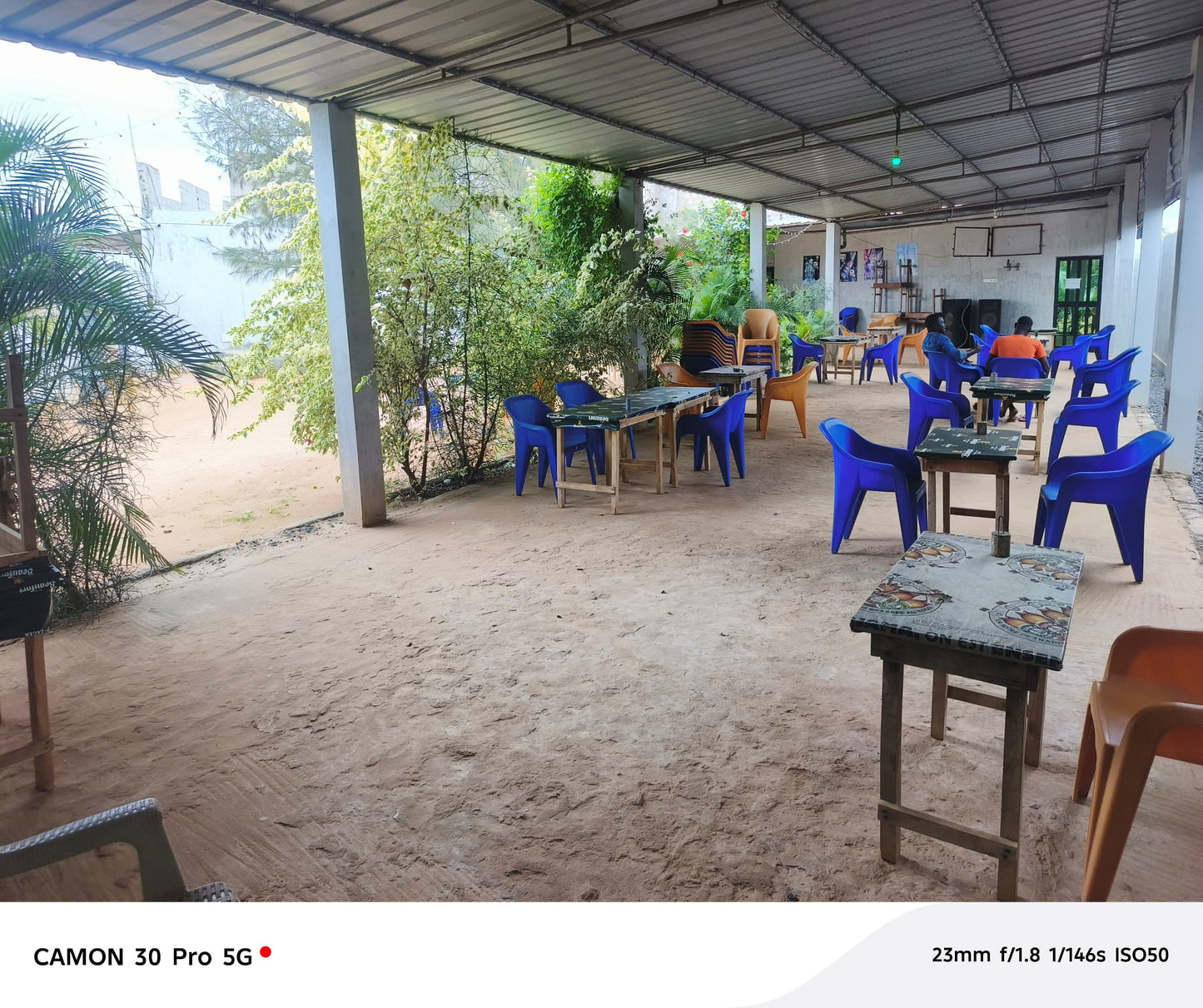UN HÔTEL À VENDRE À APESSITO – 23 CHAMBRES + BAR + MAGASINS