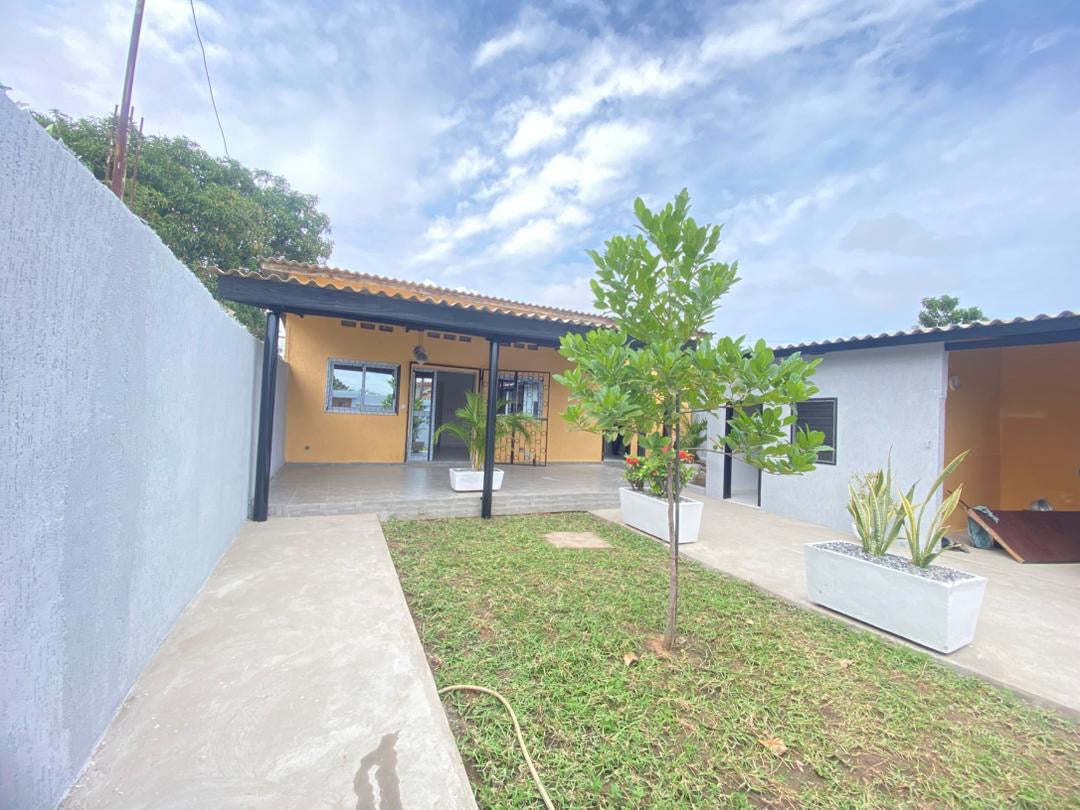 UNE VILLA 3 PIÈCES À LOUER À ADÉWUI À 100M DES PAVÉS