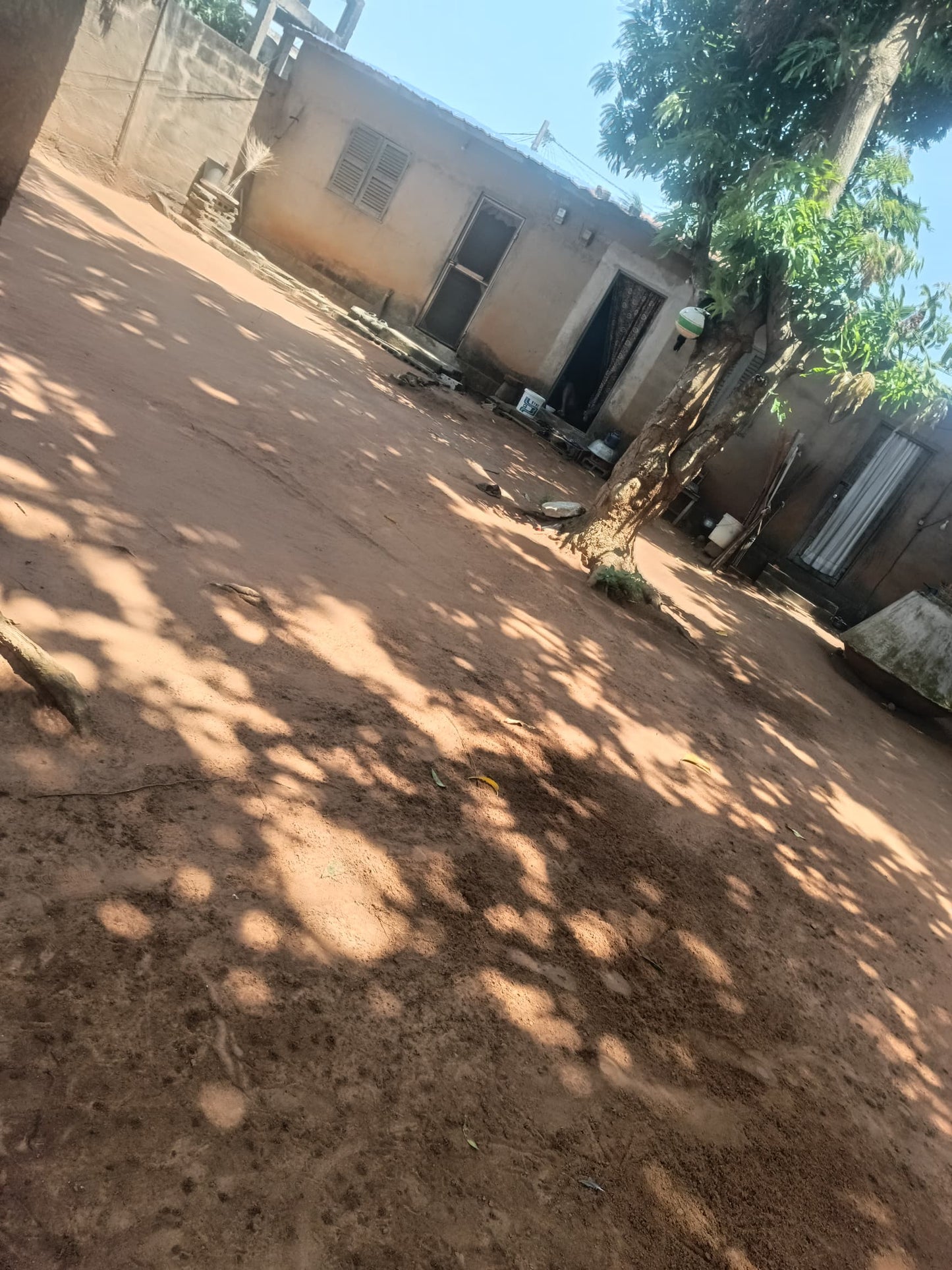 Terrain d'un lot et demi en vente à Atilamonou – 40 000 000 FCFA