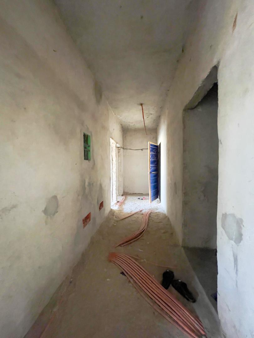 Villa inachevée de 4 chambres en vente à Kpogan dumé lambou – 26 000 000 FCFA