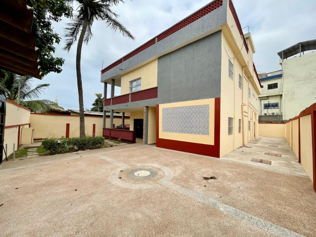 À VENDRE – VILLA DUPLEX À LOMÉ - TOKOIN KODJOVIAKOPÉ, À 50 MÈTRES DU GOUDRON