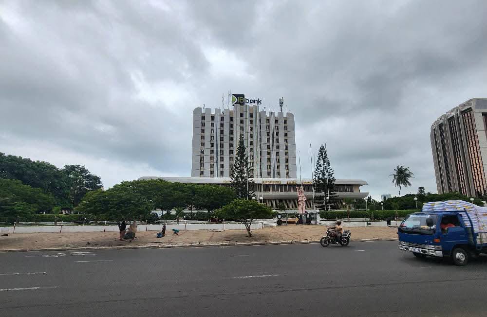 Villa en vente en bord du goudron à Dékon – 500 millions FCFA