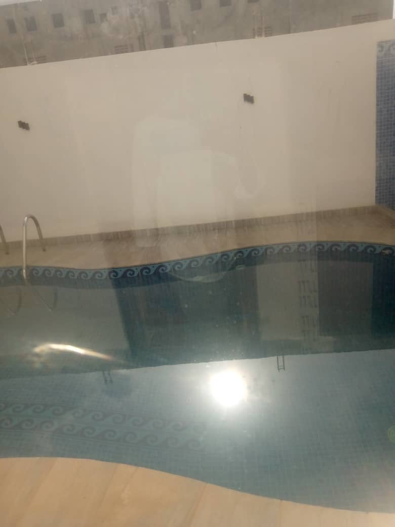 VILLA 6 PIÈCES AVEC PISCINE À VENDRE À DJIDJOLÉ – 600m²