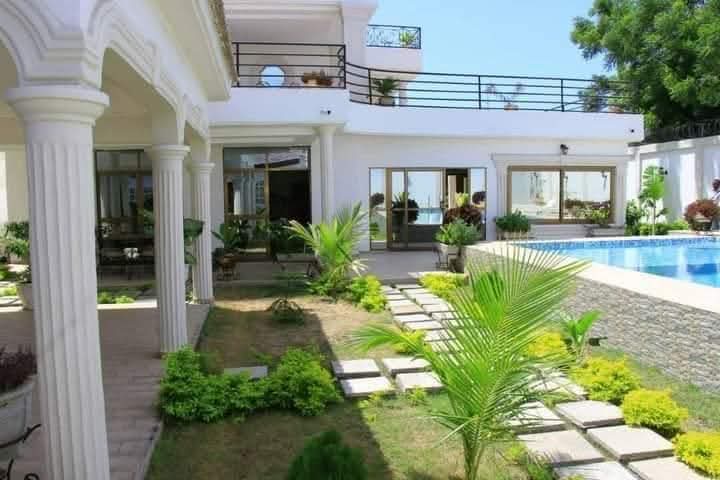 À LOUER – VILLA DUPLEX MEUBLÉE AVEC PISCINE À AKODÉSSÉWA – 1.500.000 FCFA/MOIS