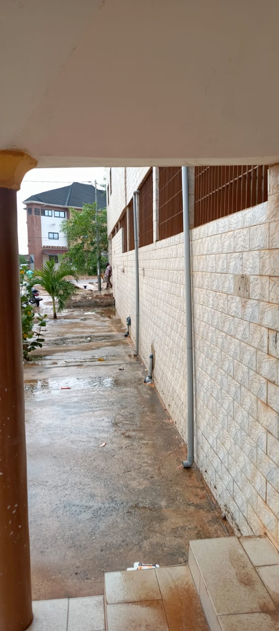 Villa 3 niveaux en vente en face du goudron à Akato – 210 millions FCFA