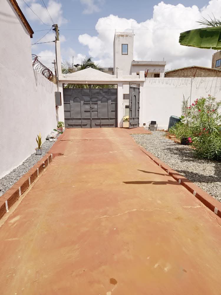 Villa 2 chambres en vente à Agoe Cacaveli, proche de l'école Mariam et Maarif – 115 millions FCFA