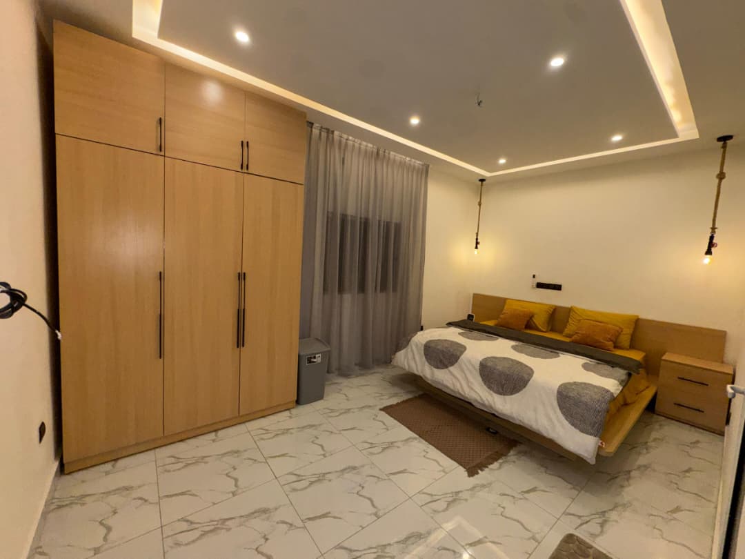 Appartement meublé haut standing 1 chambre salon à louer à Agoè Minamadou, bord du goudron – Prix à partir de 35.000 FCFA par nuit