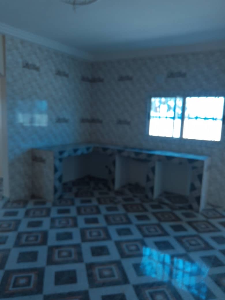 UNE VILLA À VENDRE ET EN LOCATION À ADÉTIKOPÉ - 04 CHAMBRES, 01 SALON, 01 CUISINE