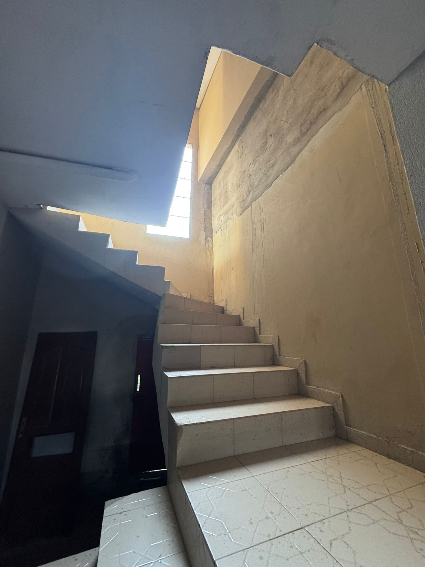 Immeuble R+2 en vente en angle de rue à Adidogomé Gbomamé – 80 millions FCFA