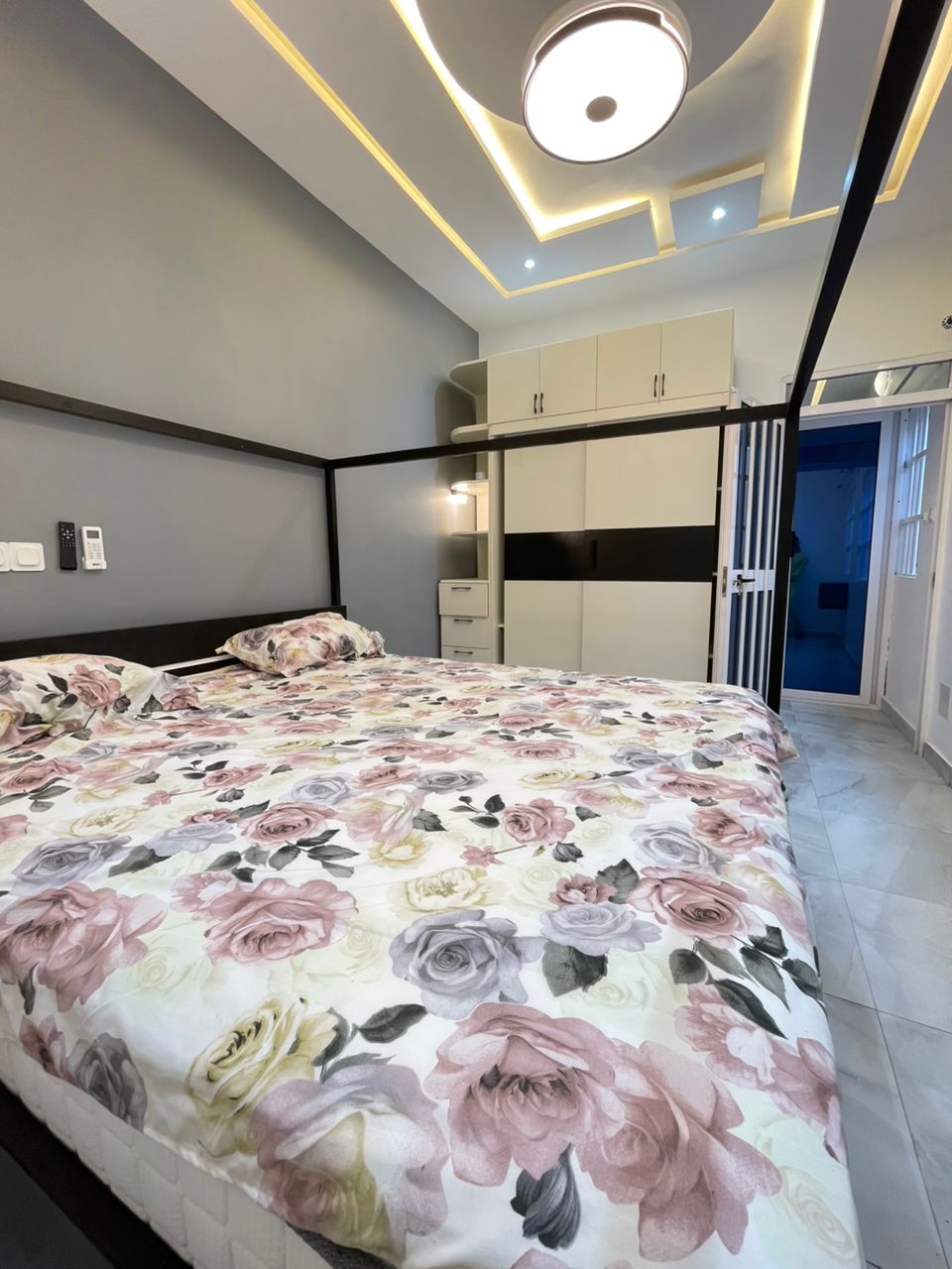 Location meublée d'une chambre salon moderne avec jardin à Aképé – 100000 FCFA/mois