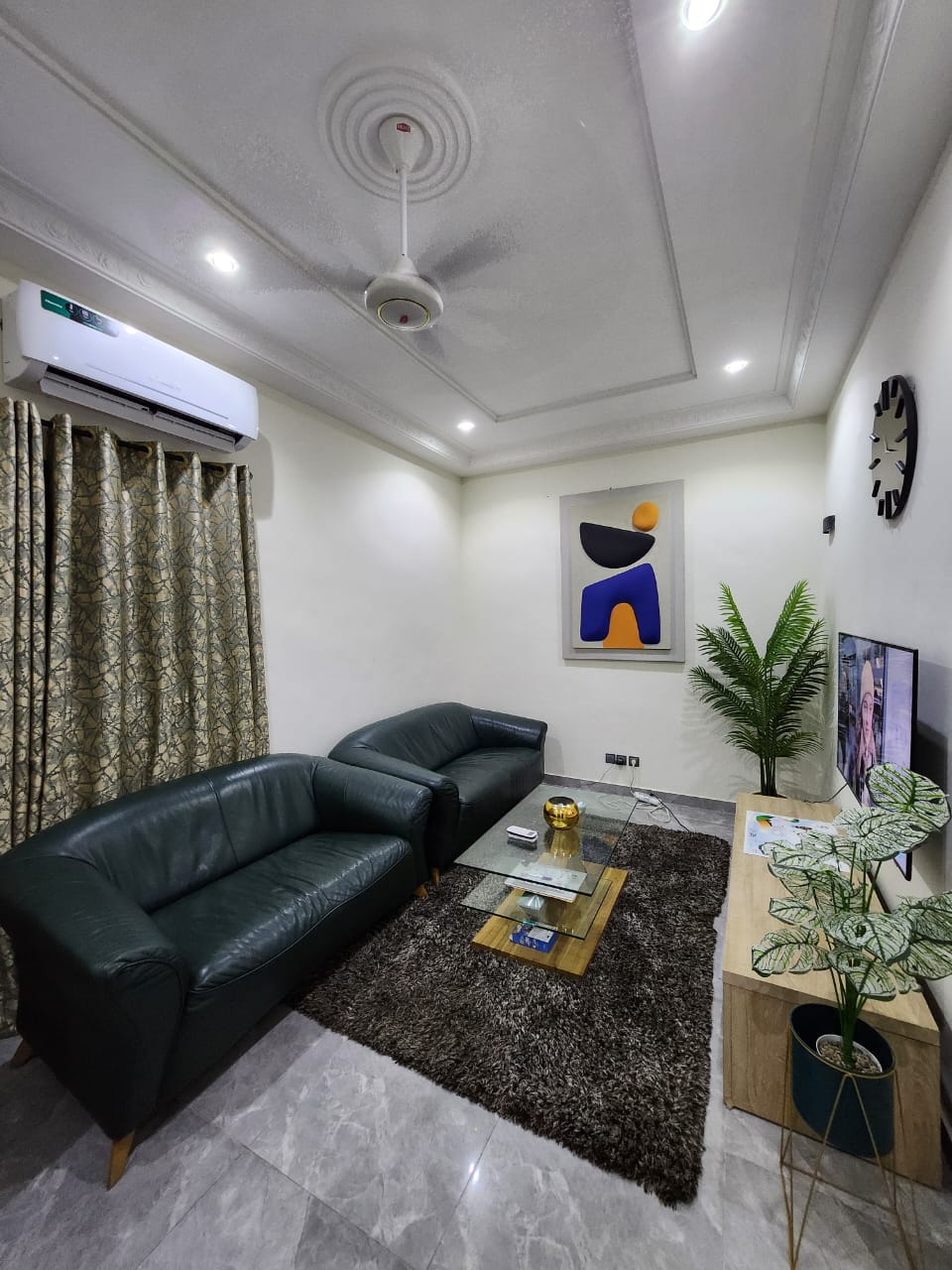 Appartement 2 chambres en location meublée à Forever – 350000 FCFA/mois