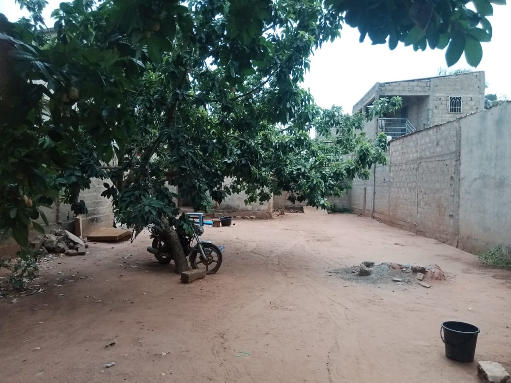 Terrain de 300 m² en vente à Legbassito – 13 millions FCFA