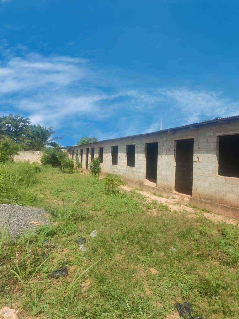 Terrain de 600 m² en angle de rue à Ségbé Klémé – 10 millions FCFA