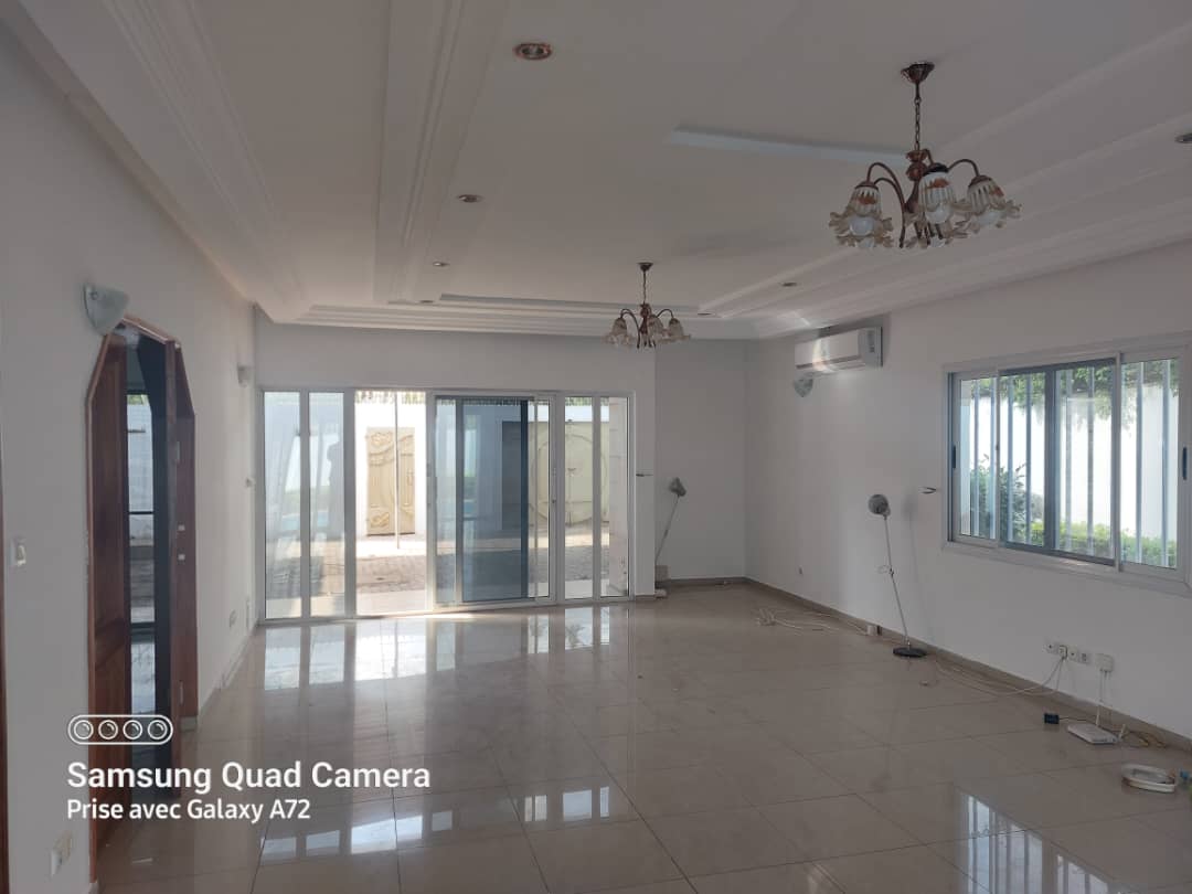 Villas jumelles duplex en vente à la Cité OUA, non loin de l'Ambassade du Nigeria – 800 millions FCFA