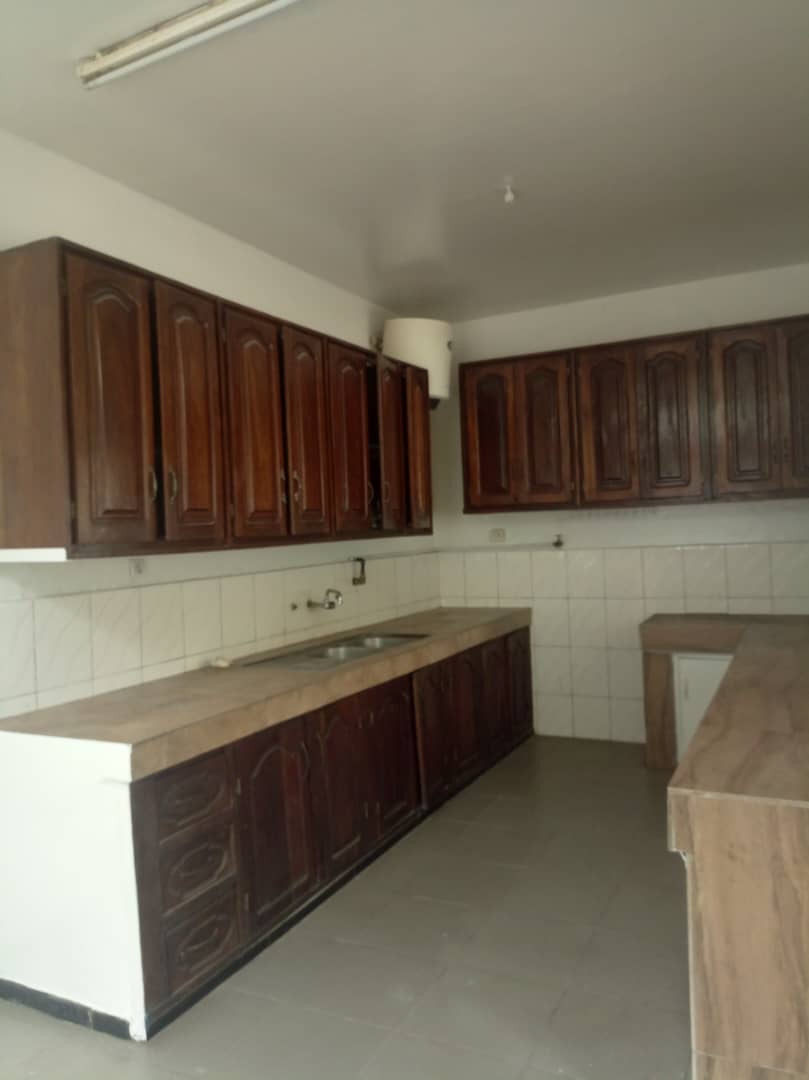 À LOUER : VILLA DUPLEX 5 CHAMBRES + PISCINE À KODJOVIAKOPE – 1 000 000 F/MOIS