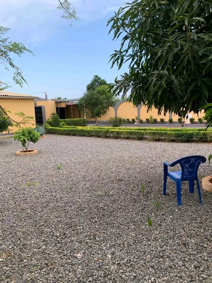 Mini villa sur lot plein de 600 m² à vendre à SEGBE – 35 millions FCFA