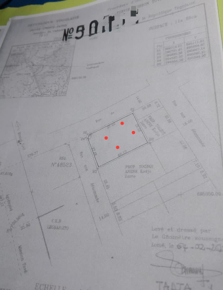 Terrain de 2 lots en vente à Apessito, angle de rue – 23 000 000 FCFA le lot
