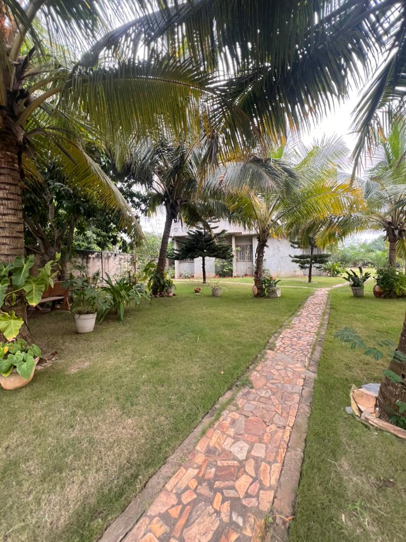 Villa duplex 10 chambres en vente à Baguida – 165 millions FCFA