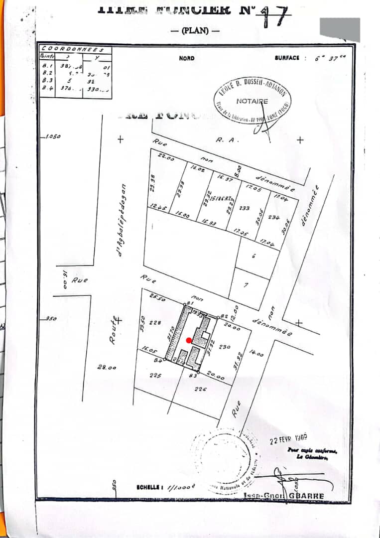 Terrain de 637 m² avec bâtiment à rénover en vente à Bè Klikamé – 60 millions FCFA