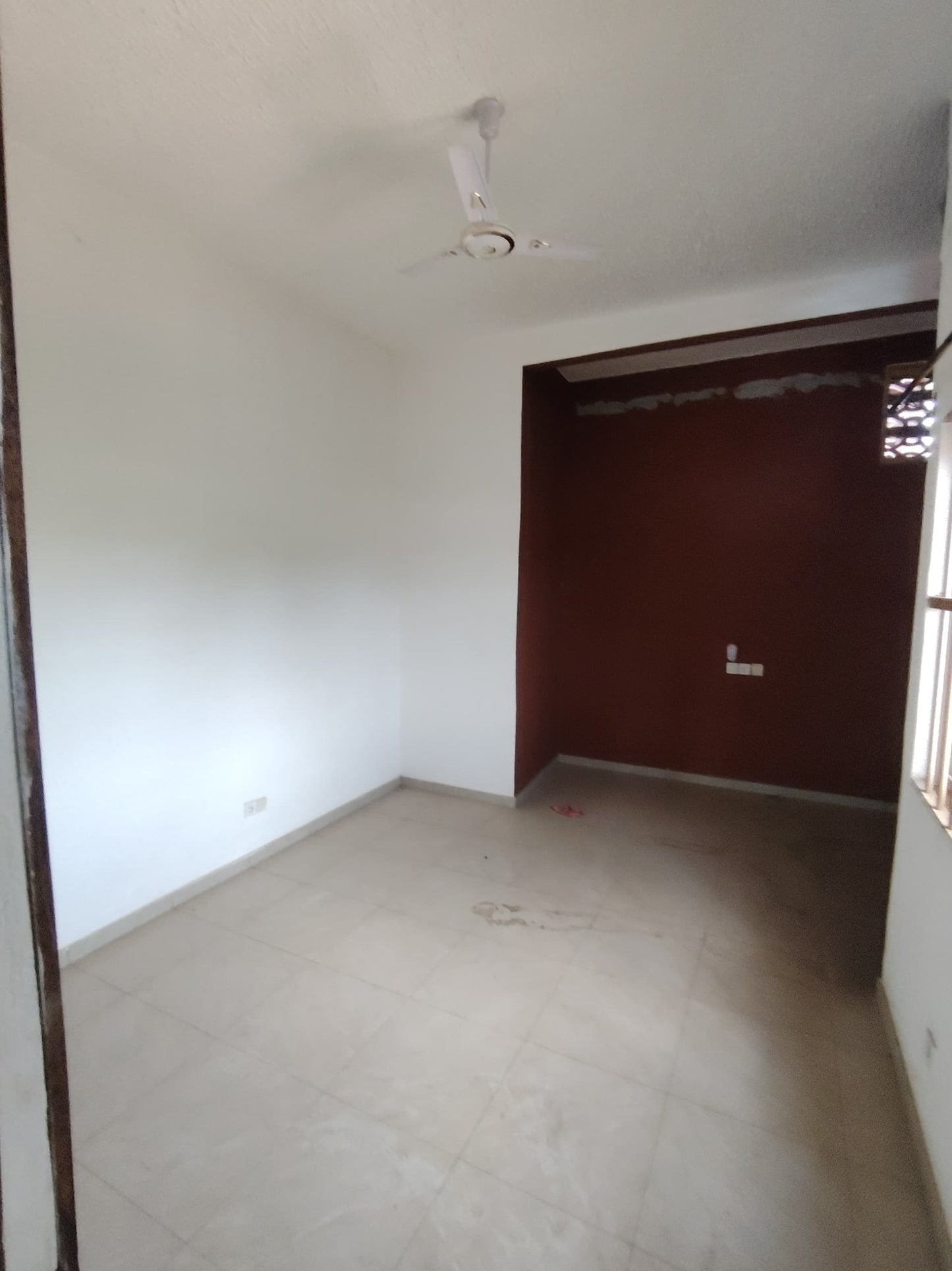 2 appartements 3 chambres salon à louer à Zanguera – 75 000 FCFA