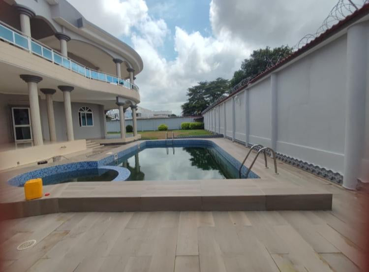 VILLA À VENDRE À LA CITÉ OUA – 10 PIÈCES – 2250m²