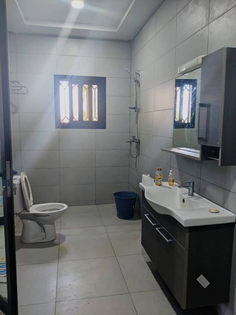 Villa duplex meublée à louer à Logopé – 500 000 FCFA