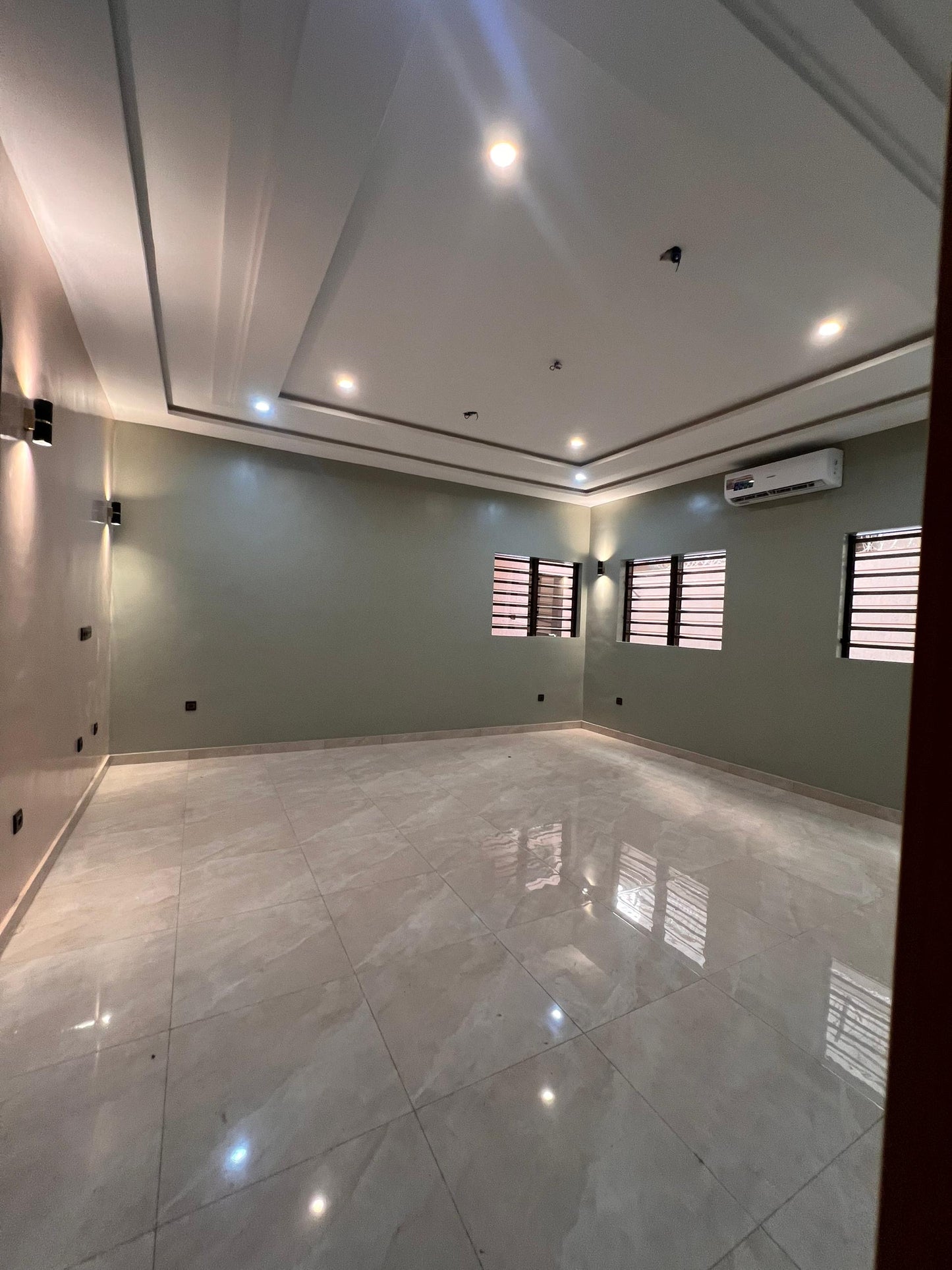 VILLA 6 PIÈCES À VENDRE À LOMÉ - CITÉ MOKPOKPO – 160 MILLIONS